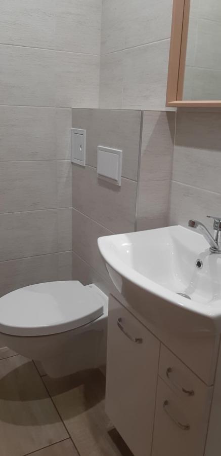 Trim Rooms And Apartments Ловиште Экстерьер фото