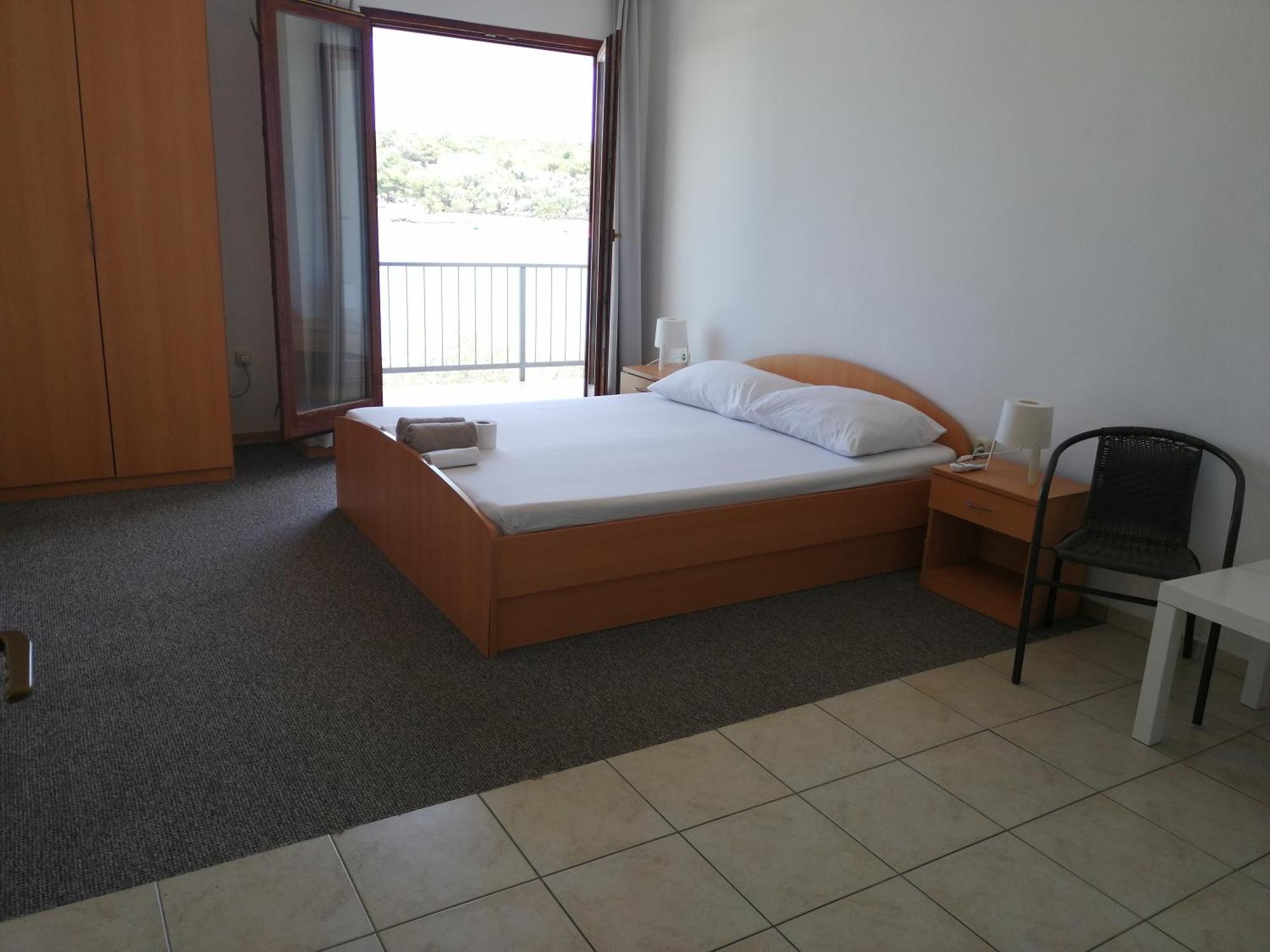 Trim Rooms And Apartments Ловиште Экстерьер фото