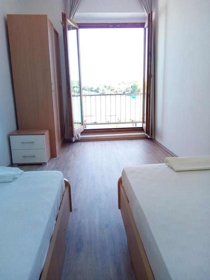 Trim Rooms And Apartments Ловиште Экстерьер фото
