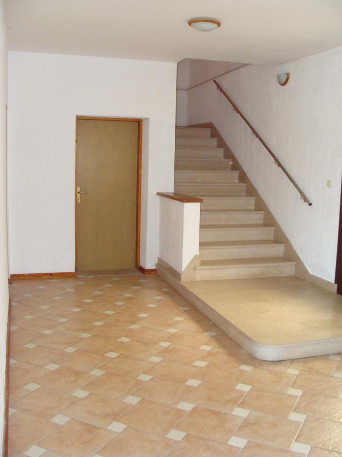 Trim Rooms And Apartments Ловиште Экстерьер фото